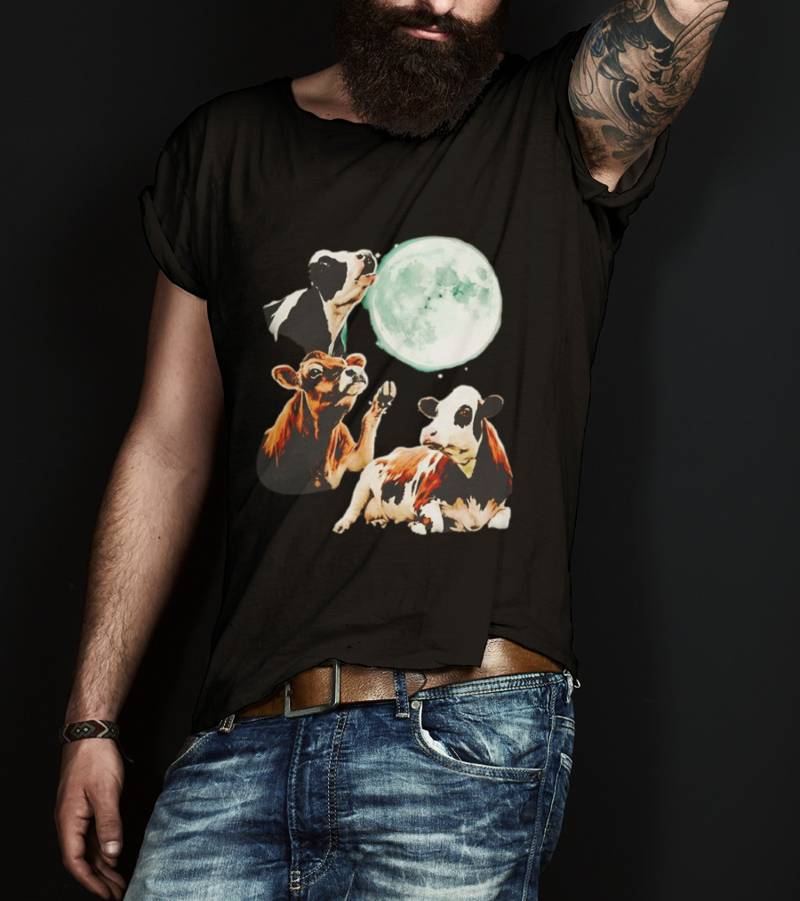 Cow Howling At Moon With Three Cows And Full Moon Scene T-Shirt