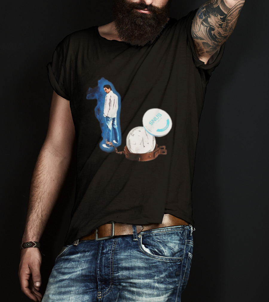 A Snus Gekettet Meme With Snus Tin And Chain T-Shirt