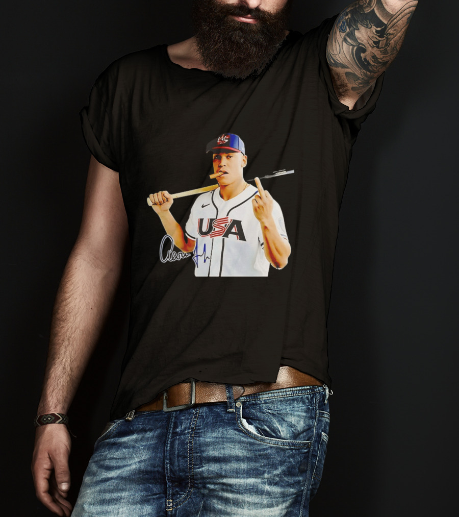 Aaron Judge USA World Baseball Smoking Middle Finger Gesture Iconic Sports Symbolism T-Shirt