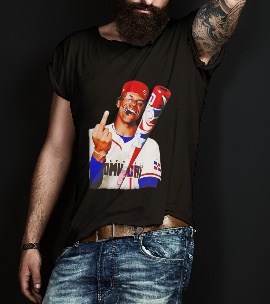Juan Soto Dominican Republic Baseball Smoking Gesture Middle Finger T-Shirt