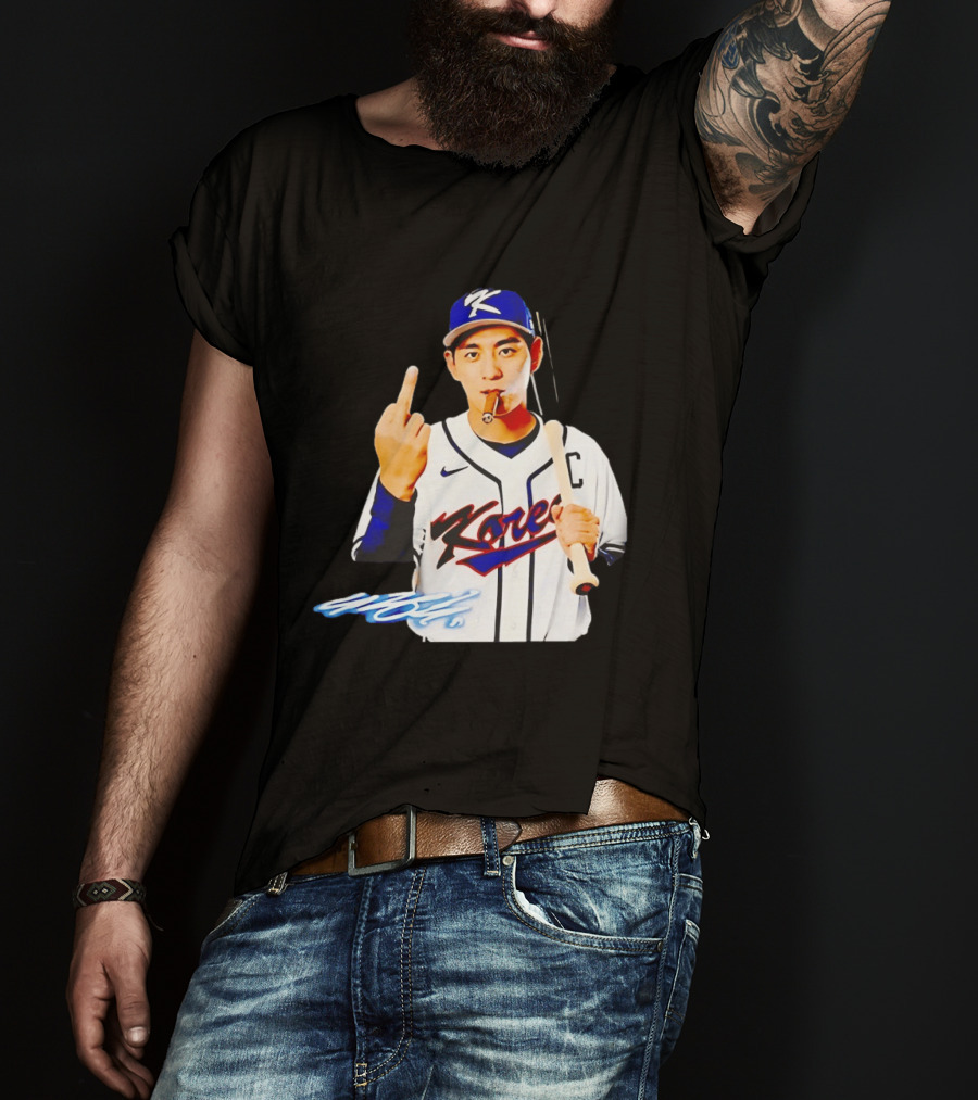 Korea World Baseball Jung Hoo Lee Smoking Cigar Middle Finger T-Shirt