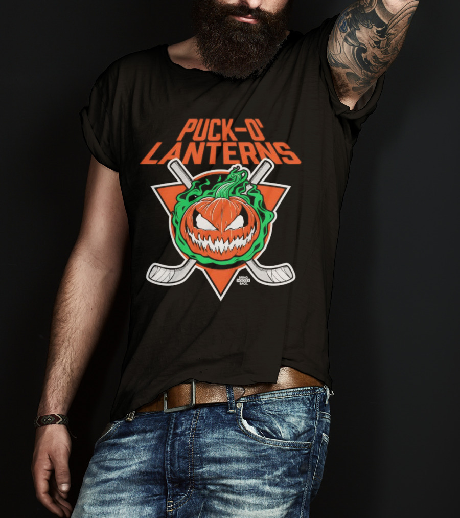 PUck O’ Lanterns Halloween Hockey Theme With Pumpkin And Crossed Sticks T-Shirt