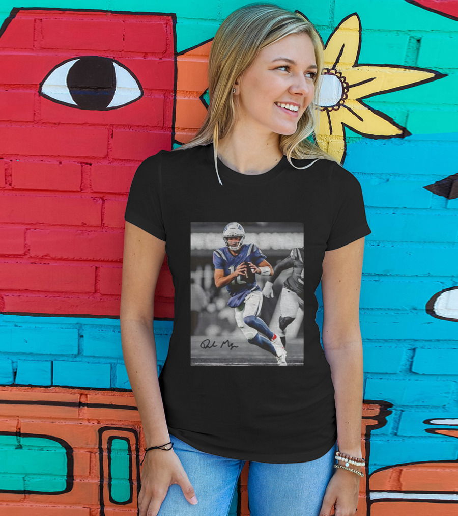 Drake Maye Vintage 90s Football Action Signature Photo T-Shirt