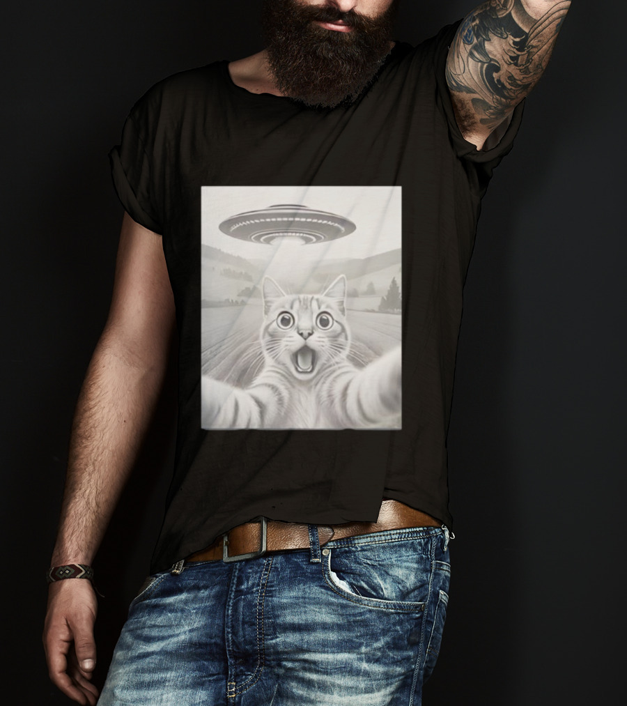 Cat Selfie UFO Encounter Funny Alien Theme T-Shirt