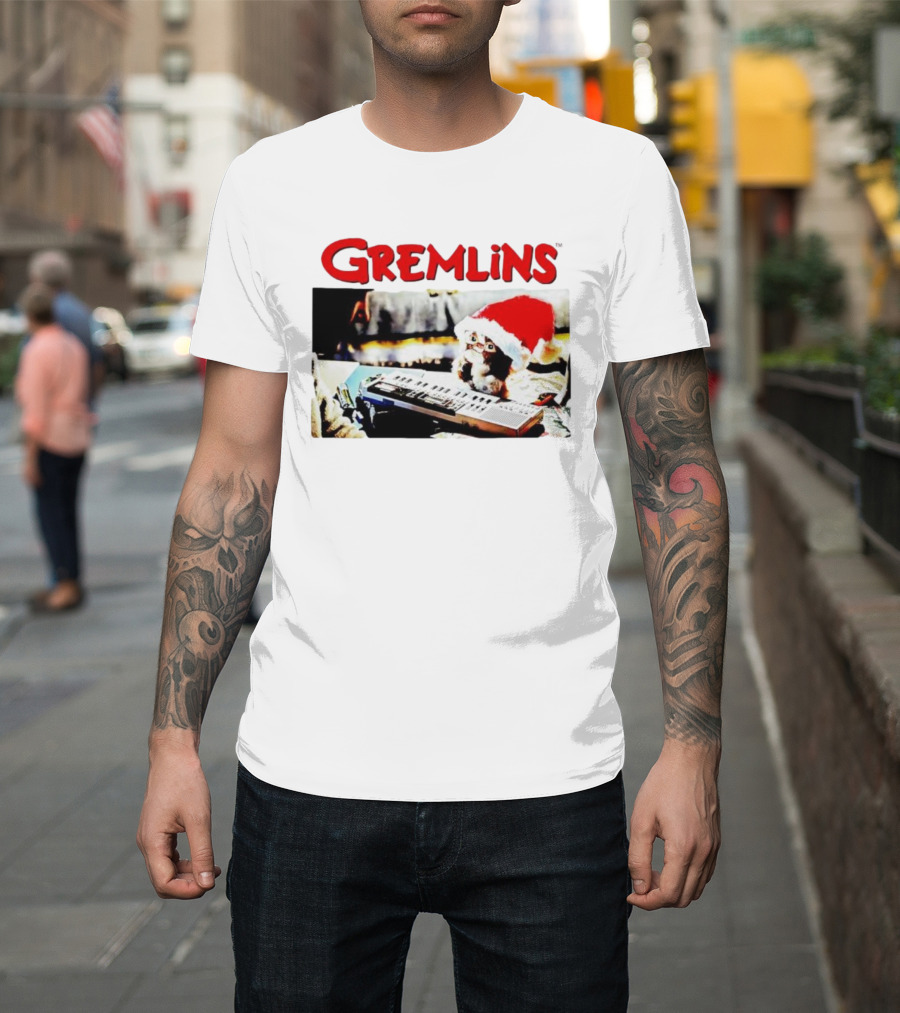 Gremlins Gizmo Christmas Santa Hat Keyboard Scene T-Shirt