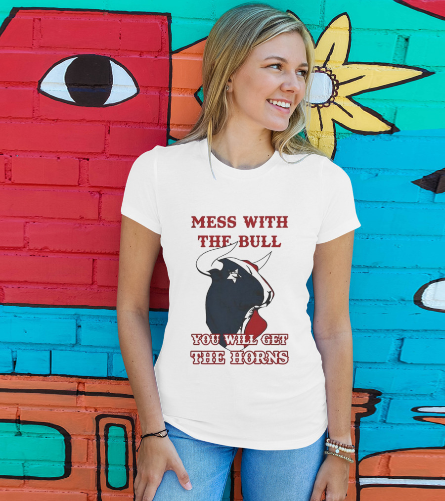 Mess With The Bull You Will Get The Horns Cowboy Hat Star Eye Red Outline T-Shirt