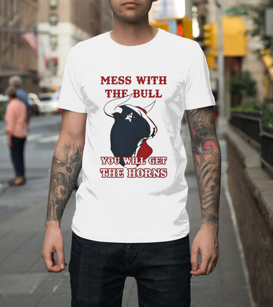 Mess With The Bull You Will Get The Horns Cowboy Hat Star Eye Red Outline T-Shirt