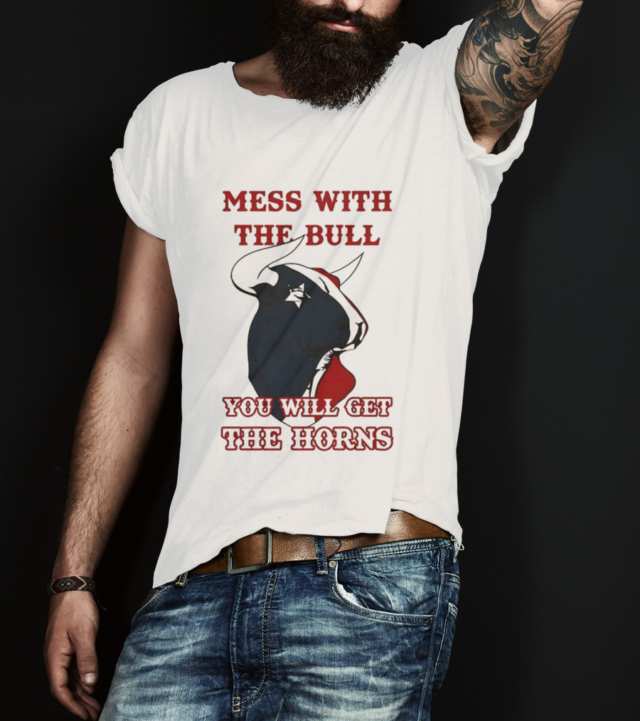 Mess With The Bull You Will Get The Horns Cowboy Hat Star Eye Red Outline T-Shirt