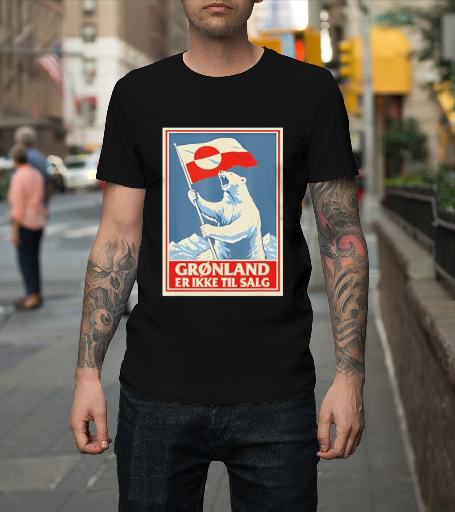 Grønland Er Ikke Til Salg Polar Bear Holding Greenland Flag T-Shirt