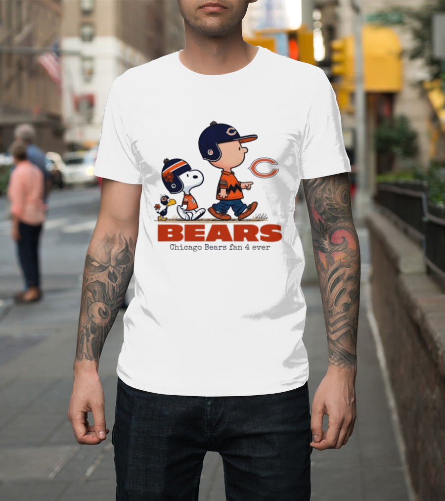 Chicago Bears Fan 4 Ever Snoopy Vs Charlie Brown T-Shirt