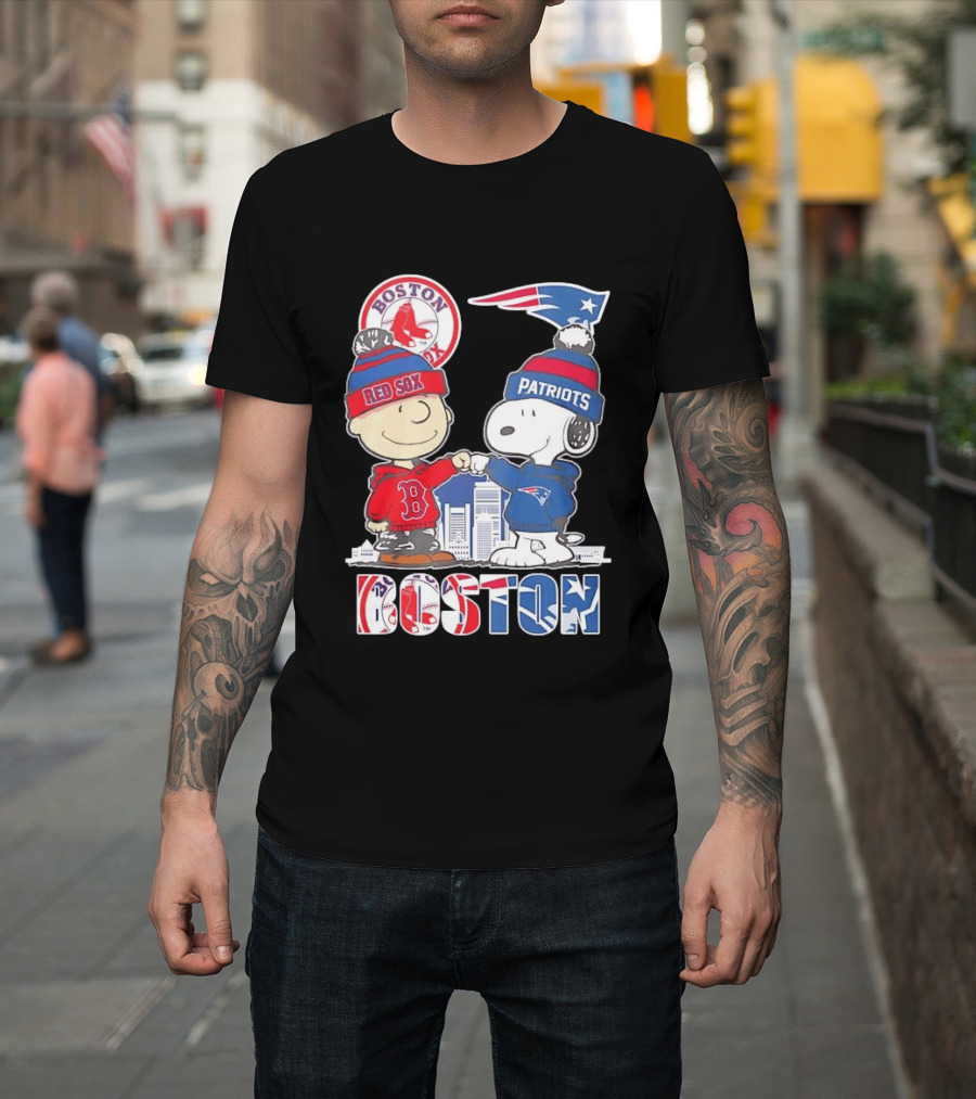 Boston Red Sox And New England Patriots Charlie Brown Snoopy Skyline T-Shirt