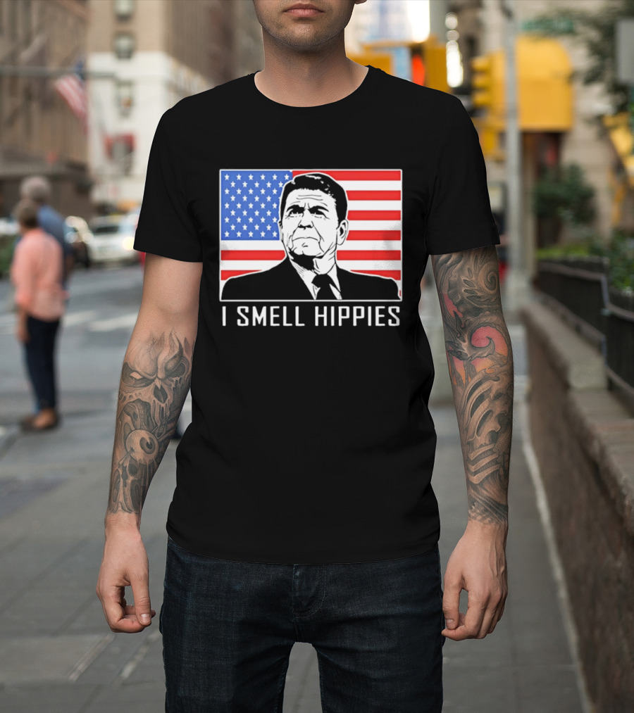 I Smell Hippies Ronald Reagan American Flag Stars And Stripes T-Shirt