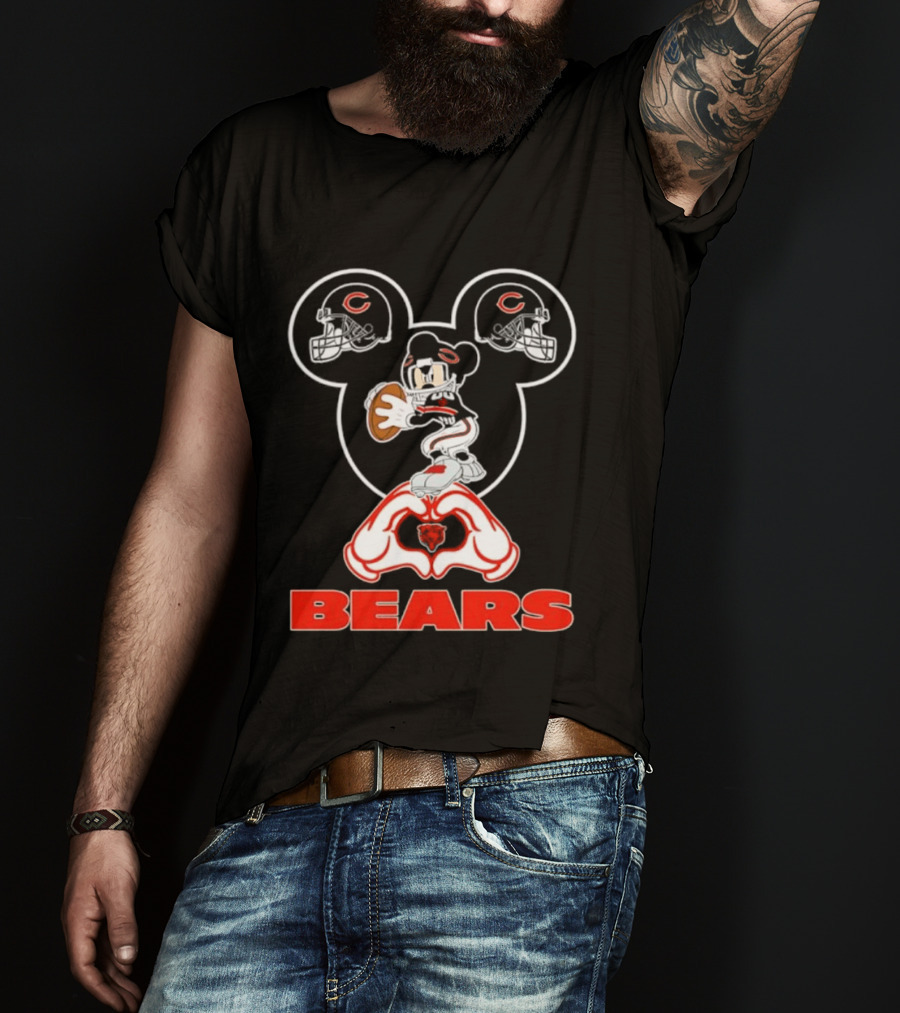Chicago Bears Mickey Mouse Helmets Love Heart Hands T-Shirt
