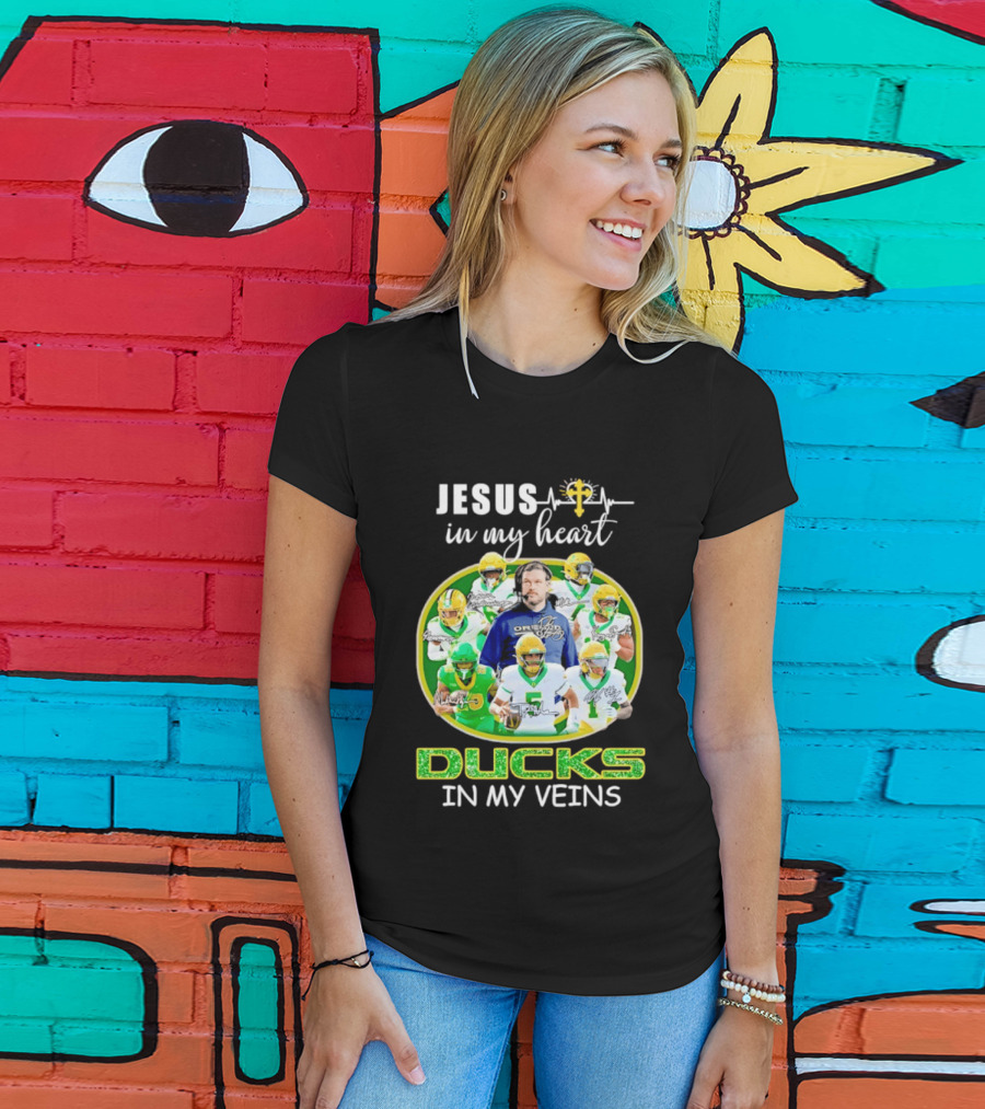 Jesus In My Heart Oregon Ducks In My Veins Football Players Signatures T-Shirt