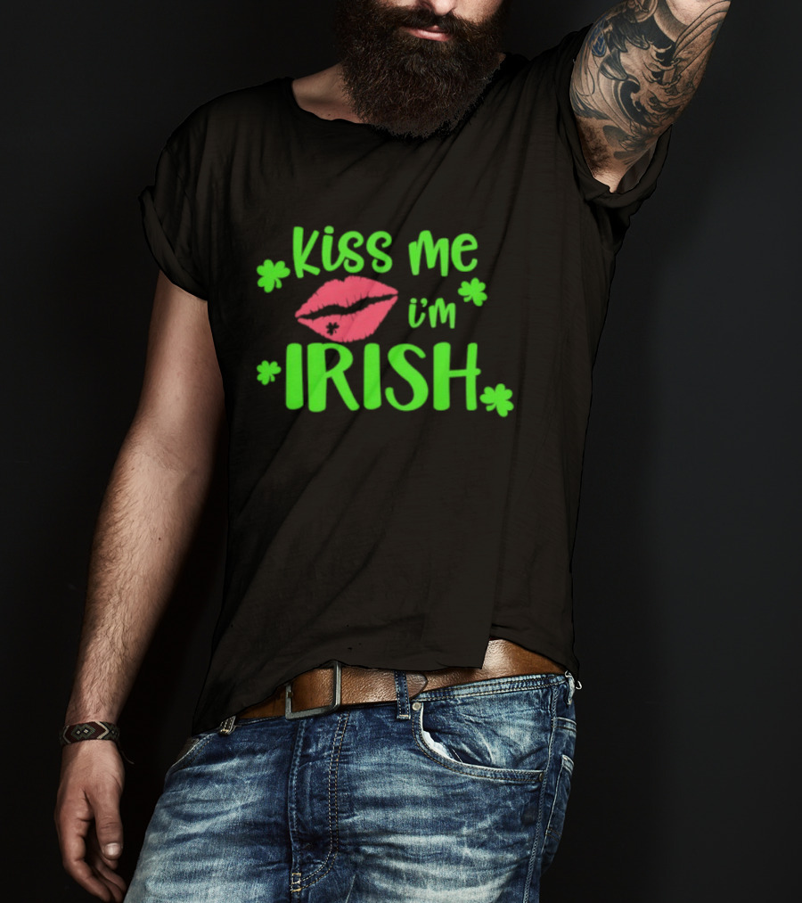 Kiss Me I'm Irish Shamrock Lips St Patrick's Day T-Shirt