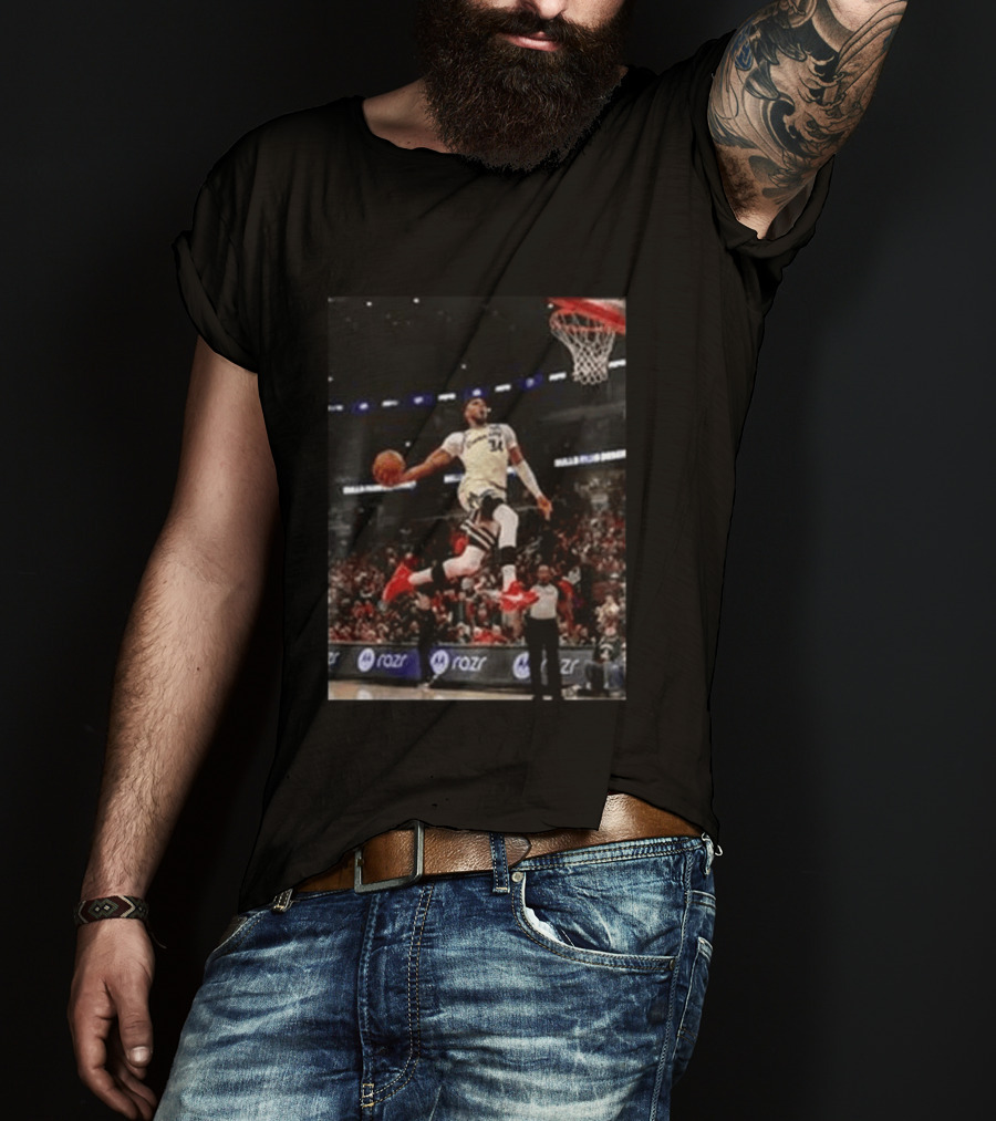 Giannis Antetokounmpo Slam Dunk Milwaukee Bucks NBA Basketball T-Shirt