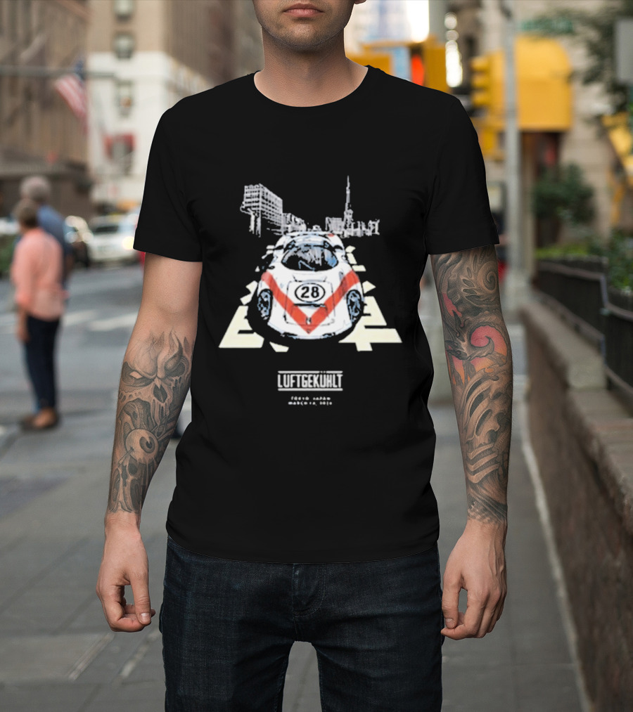 Luftgekuhlt Tokyo Event Porsche 28 Red Stripe Skyline Scene T-Shirt