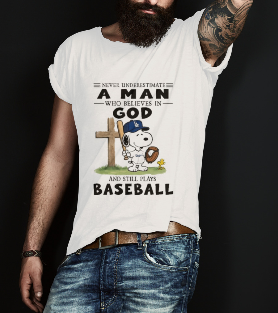 Never Underestimate A Man Who Believes In God And Still Plays Baseball Peanuts X Los Angeles Dodgers T-Shirt