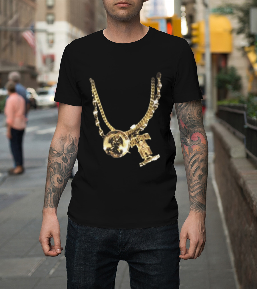 2Pac Gold Necklace Iconic Hip Hop Jewelry T-Shirt