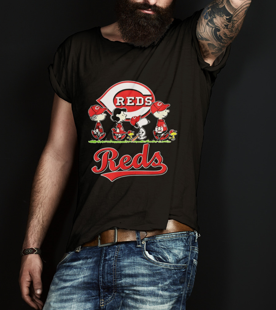 Snoopy Charlie Brown Linus Lucy Cincinnati Reds Baseball T-Shirt