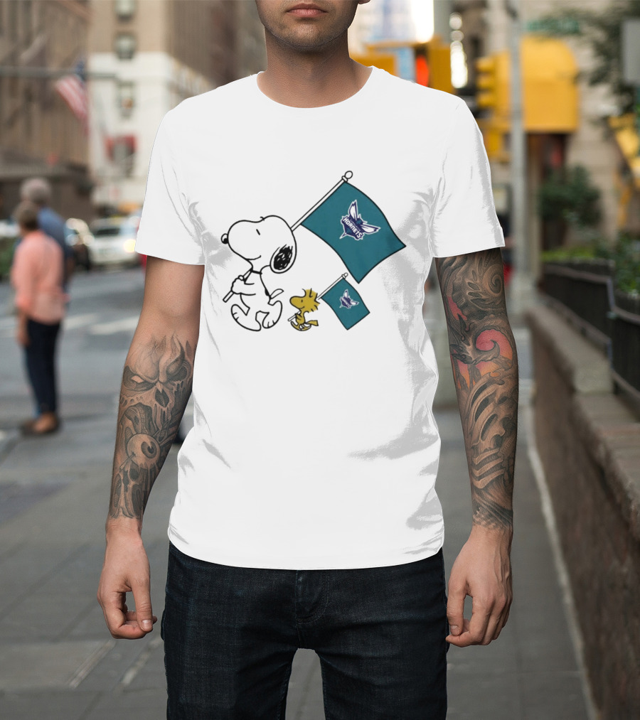 Snoopy And Woodstock Charlotte Hornets Flag Display T-Shirt