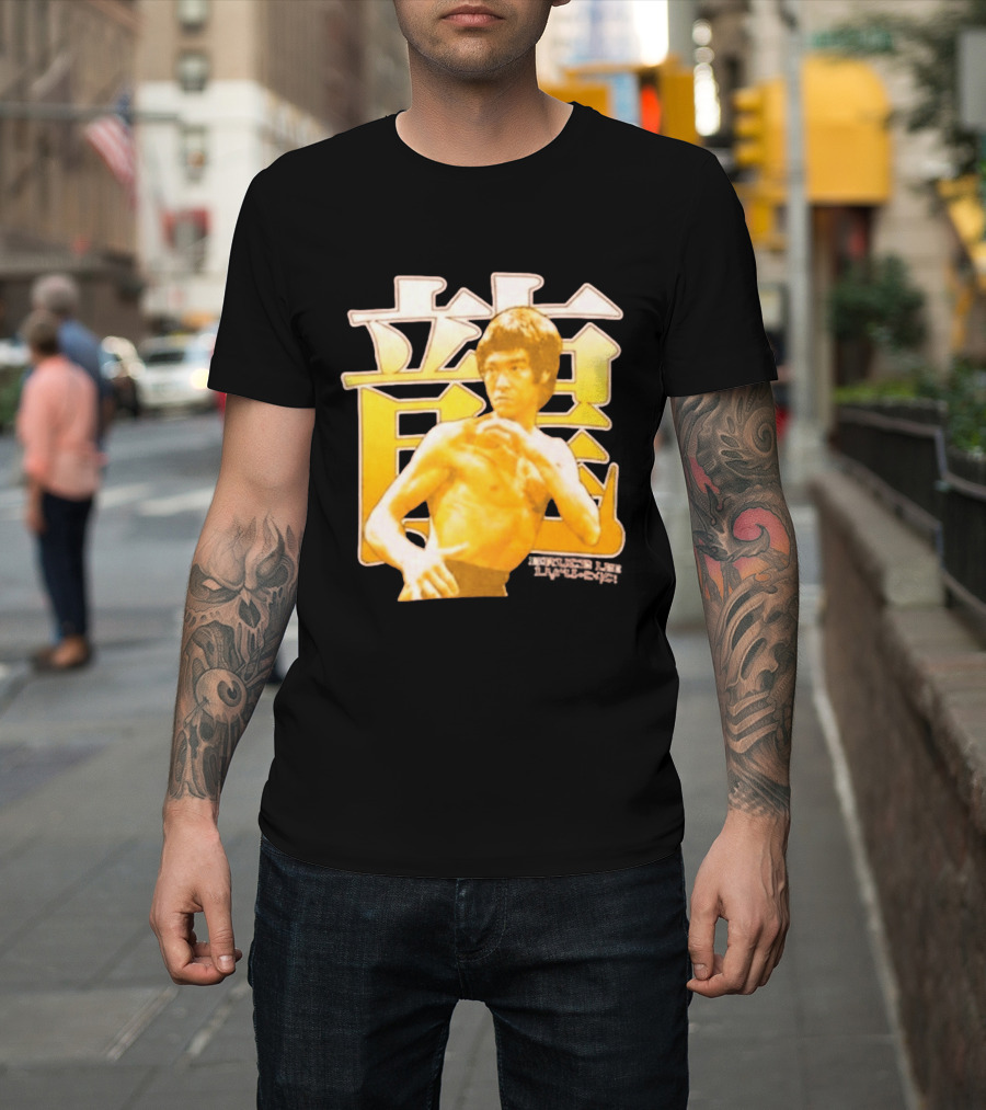 Bruce Lee Iconic Martial Arts Pose Chinese Characters T-Shirt