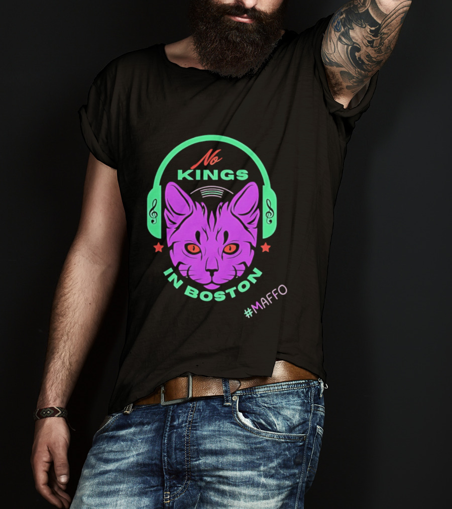 No Kings In Boston Cat With Headphones #Maffo T-Shirt