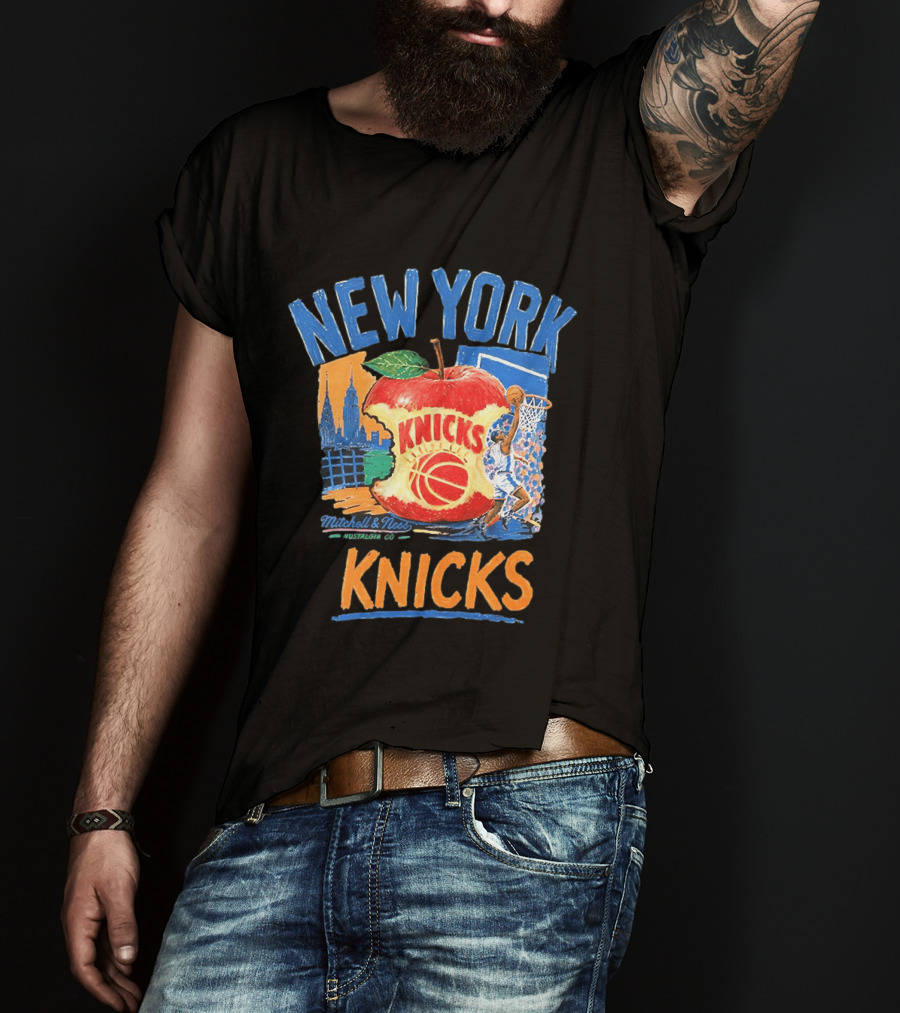 Mitchell & Ness New York Knicks NBA Apple Skyline Basketball Dunk Scene T-Shirt