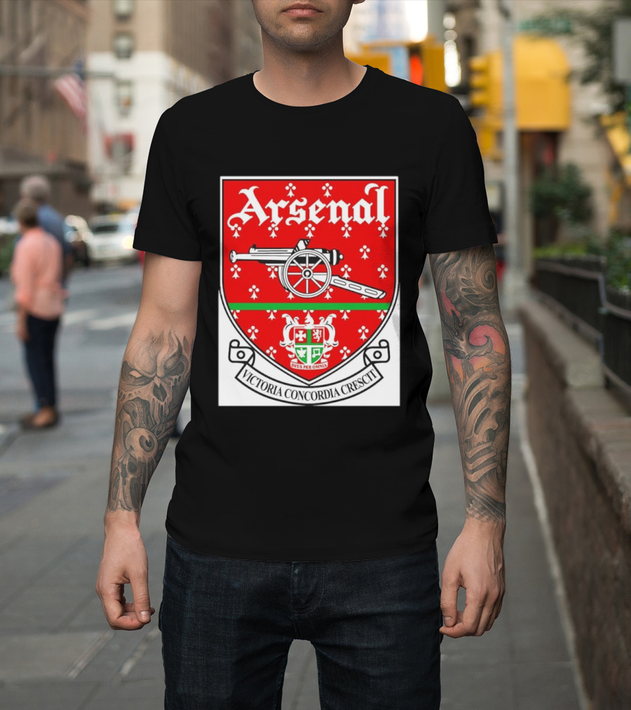 Arsenal FC Victoria Concordia Crescit Deus Per Omnia Crest Featuring Classic Cannon And Shield T-Shirt