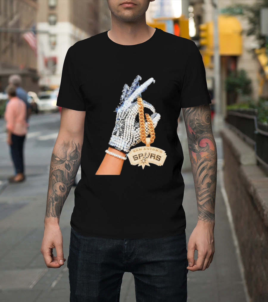 San Antonio Spurs Diamond Gold Glove And Pendant T-Shirt