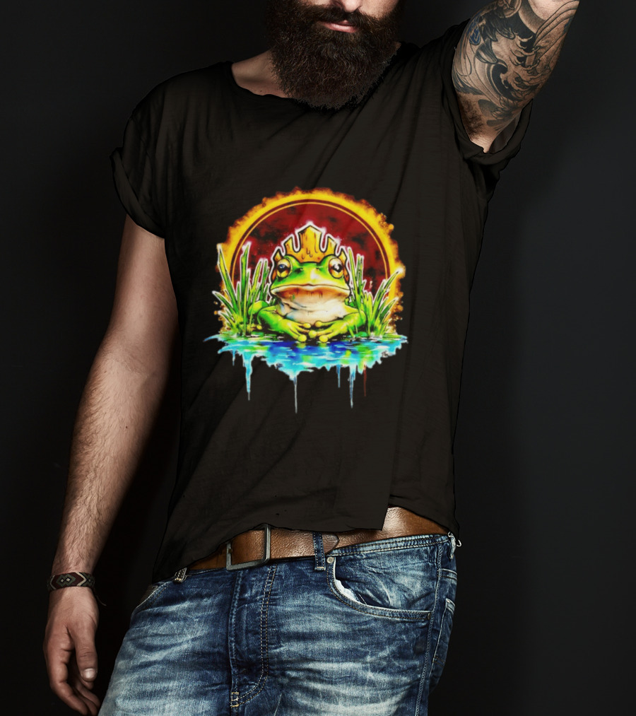 Frog King Crown Pond Nature Amphibian Wildlife Majestic Regal Water Scene T-Shirt