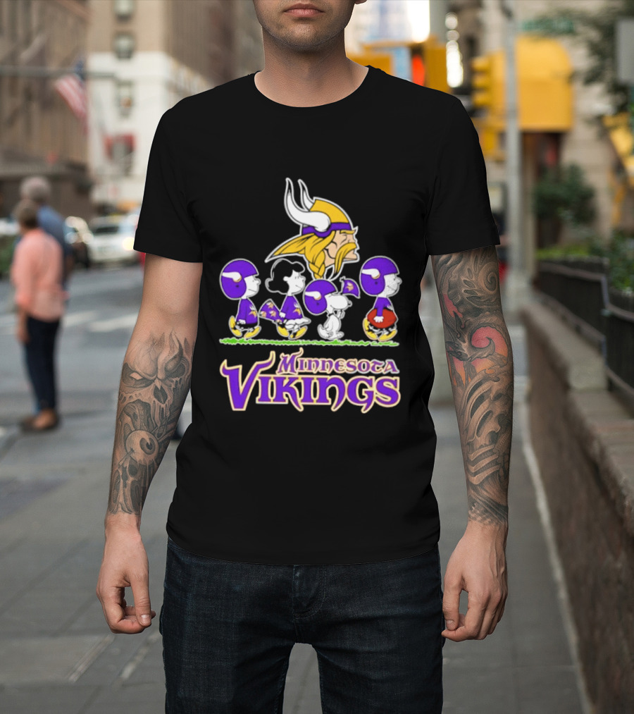 Peanuts Snoopy Minnesota Vikings Characters NFL Team Collaboration T-Shirt