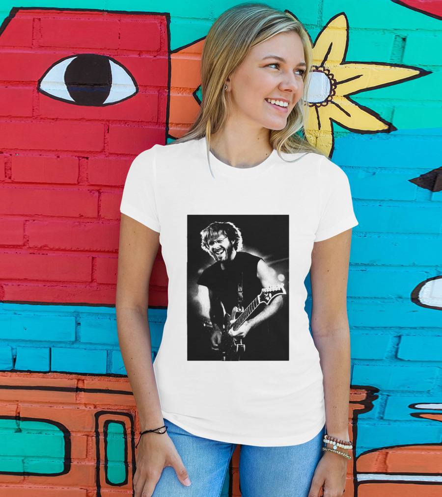 Phish Trey Anastasio Iconic Live Performance Guitarist Black And White Image T-Shirt