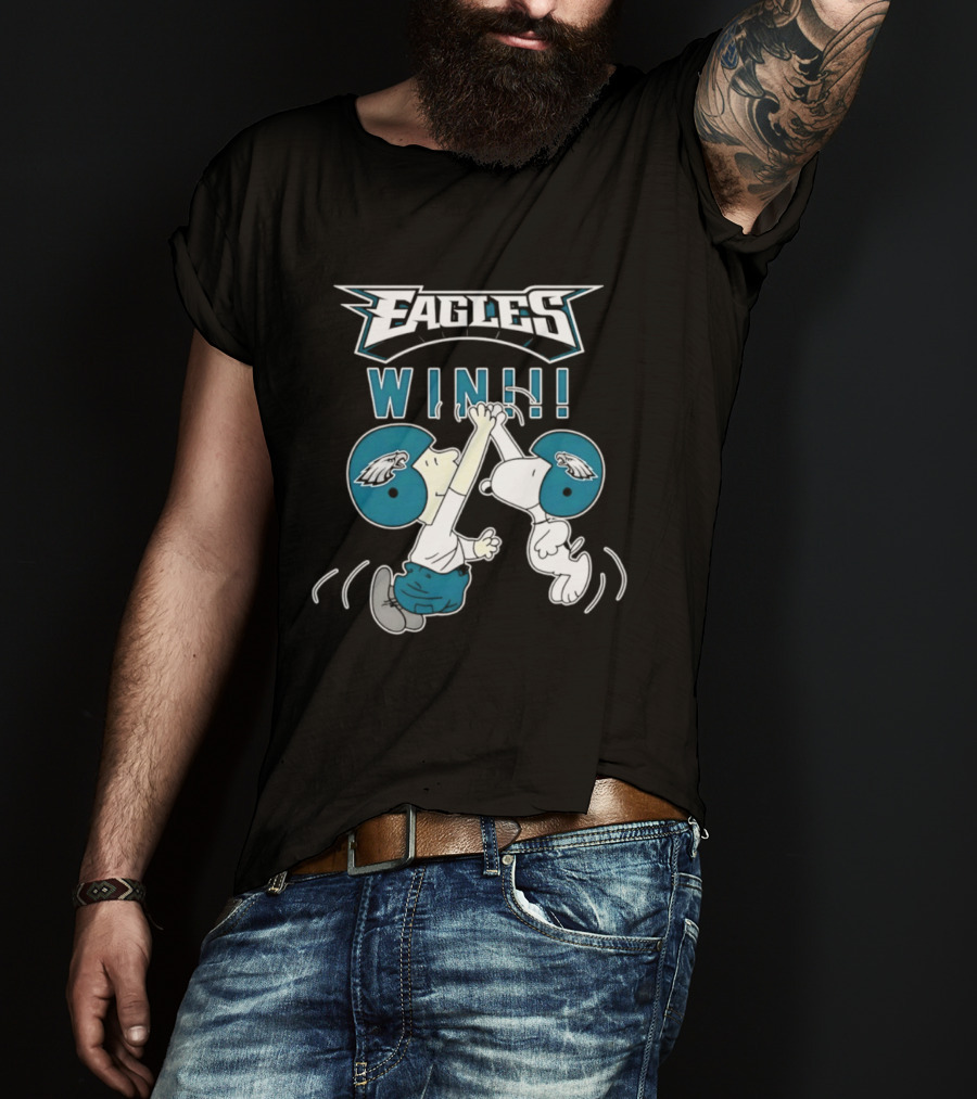 Philadelphia Eagles Win Peanuts Snoopy And Charlie Brown High Five T-Shirt