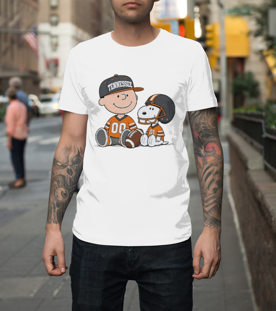 Tennessee Football Charlie Brown Snoopy Peanuts 00 01 T-Shirt