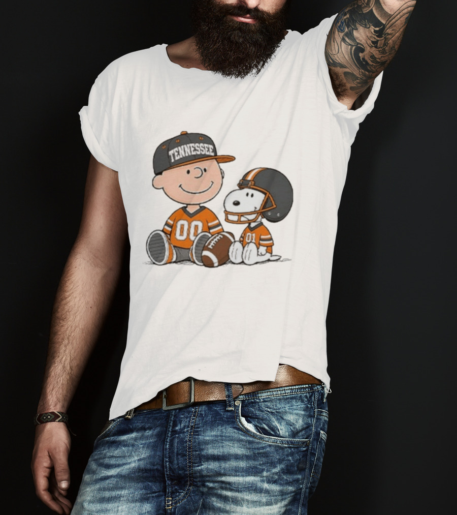 Tennessee Football Charlie Brown Snoopy Peanuts 00 01 T-Shirt