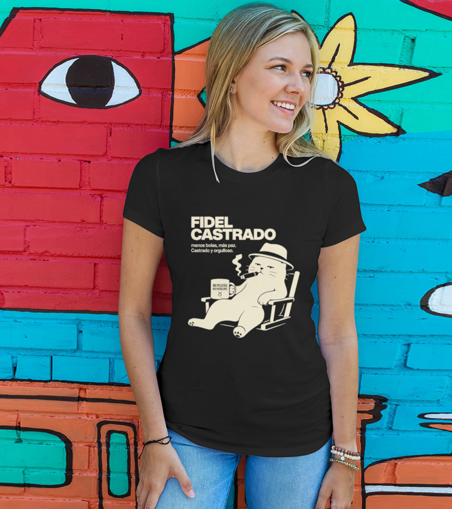 Fidel Castrado Menos Bolas Mas Paz Cat Con Silla Sombrero Cigarro T-Shirt