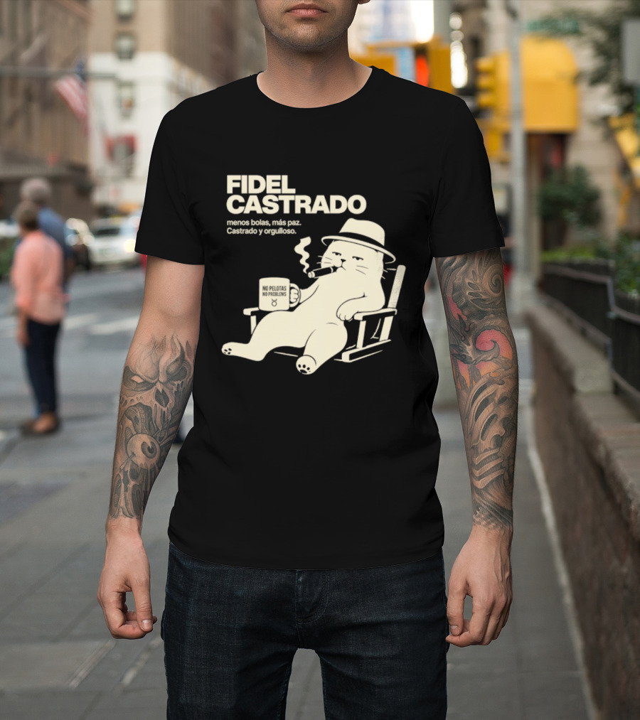 Fidel Castrado Menos Bolas Mas Paz Cat Con Silla Sombrero Cigarro T-Shirt