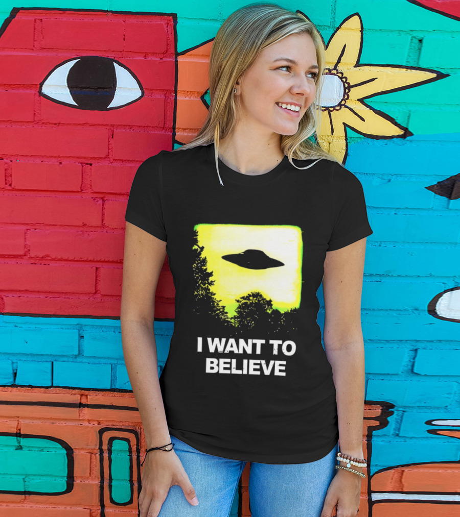 Alien I Want To Believe UFO Silhouette Paranormal Activity The Truth Is Out There T-Shirt
