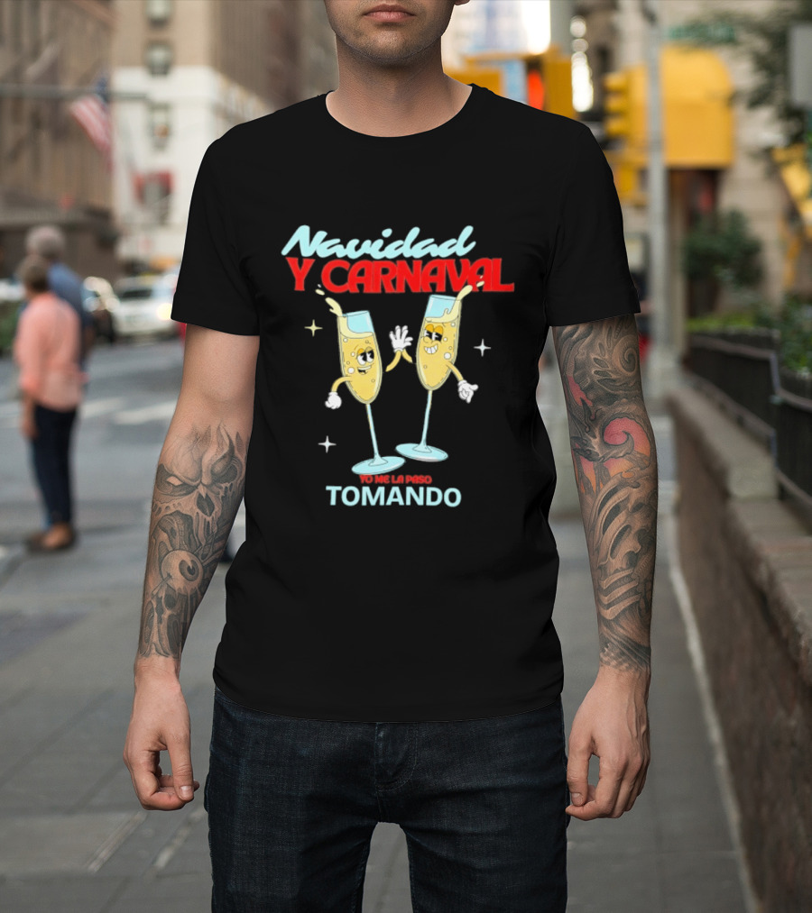 Navidad Y Carnaval Yo Me La Paso Tomando Two Toasting Champagne Glasses T-Shirt