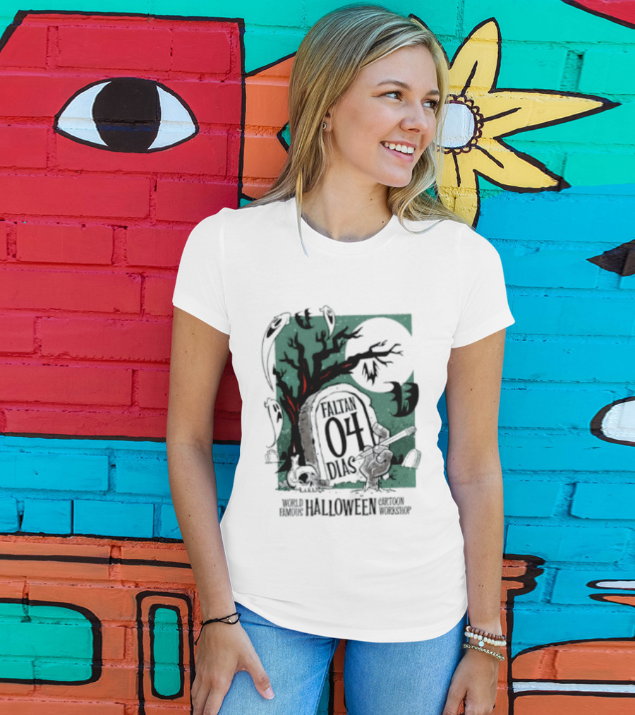 Faltan 04 Dias World Famous Halloween Cartoon Workshop Spooky Tree And Bats T-Shirt
