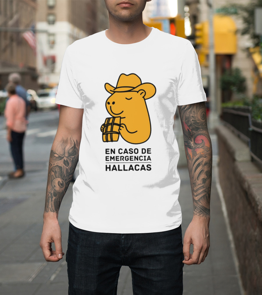 En Caso De Emergencia Hallacas Capybara Cowboy Hat T-Shirt