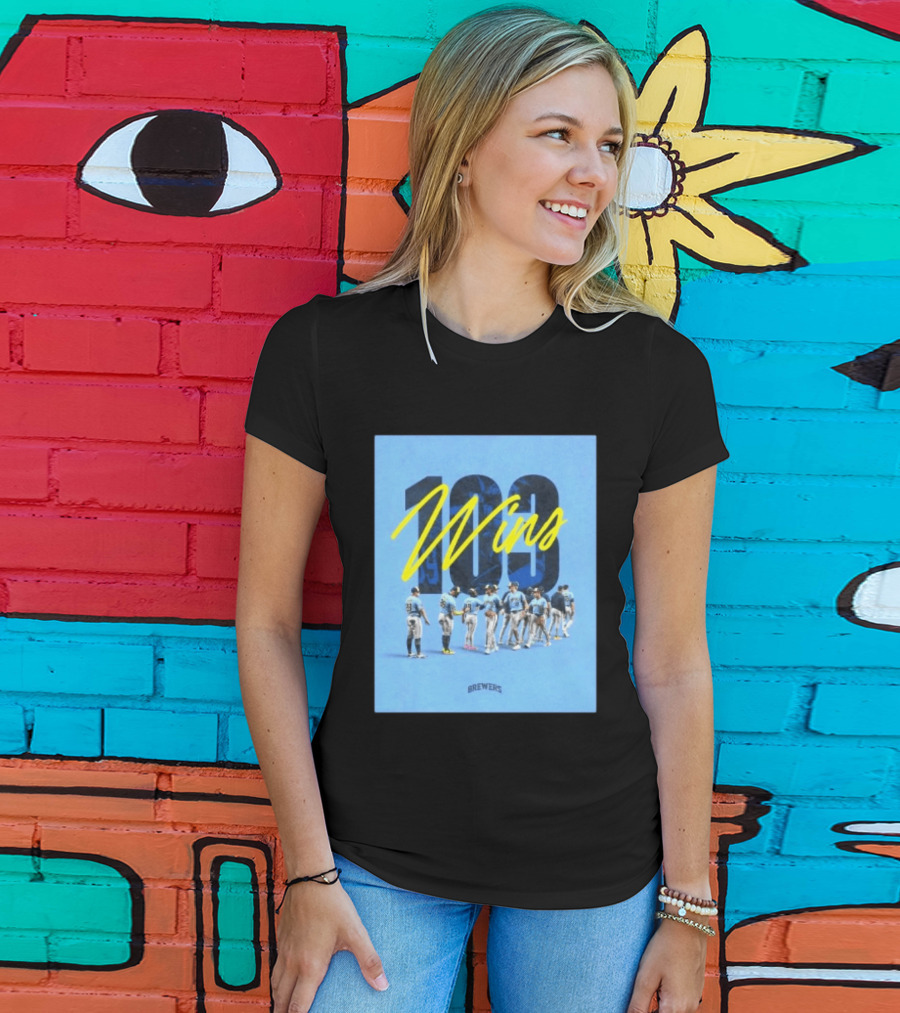 Milwaukee Brewers 103 Wins Celebration Team Huddle T-Shirt