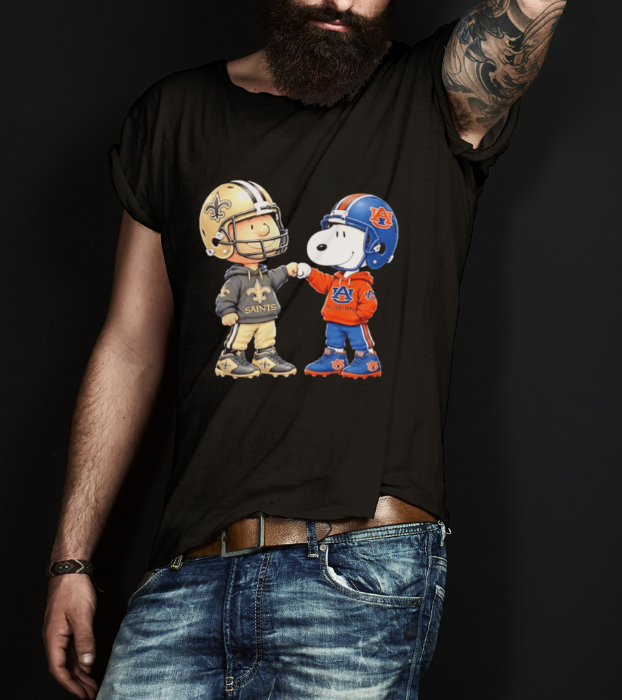 Charlie Brown Saints And Snoopy Auburn Tigers Fist Bump Football T-Shirt