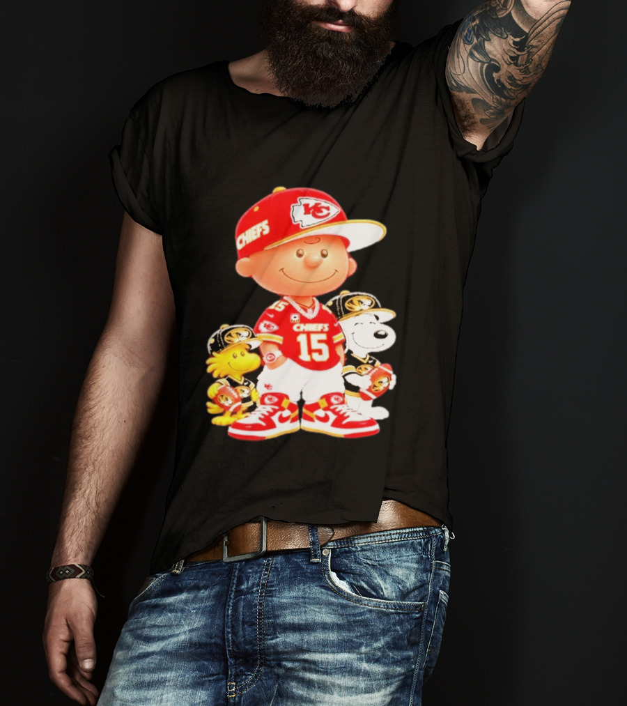 Peanuts Chiefs Patrick Mahomes Football Kansas City Charlie Brown Snoopy Woodstock T-Shirt