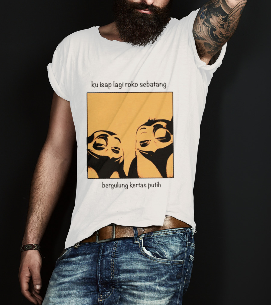 Ku Isap Lagi Roko Sebatang Bergulung Kertas Putih Private Kowalski T-Shirt