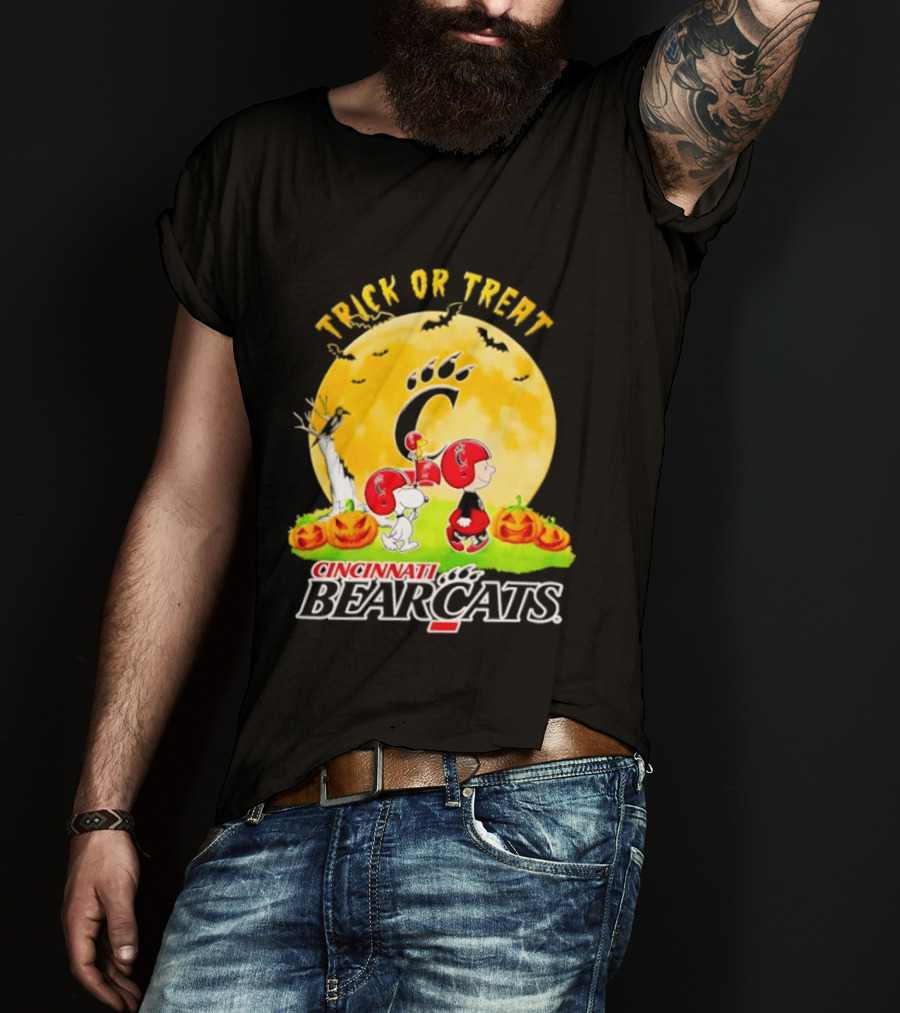 Cincinnati Bearcats Peanuts Trick Or Treat Halloween 2026 T-Shirt