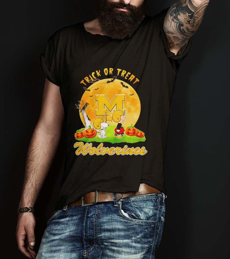 Michigan Wolverines Peanuts Trick Or Treat Halloween Moon T-Shirt