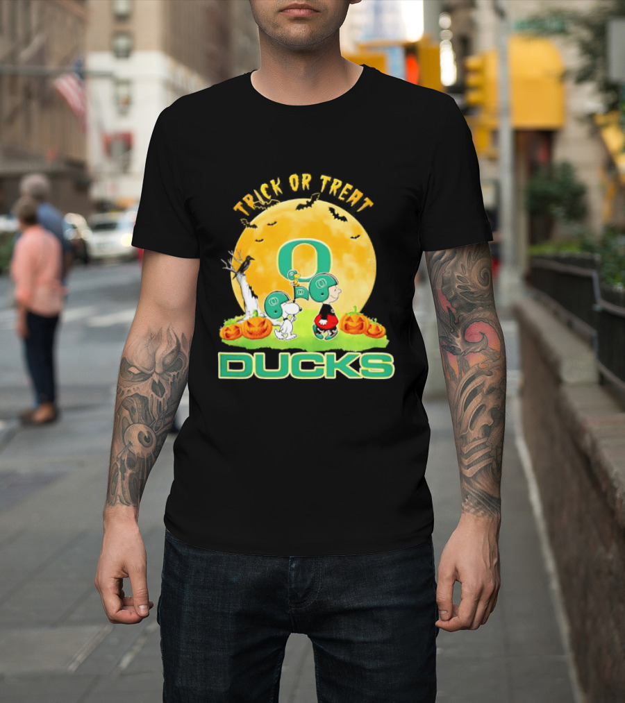 Oregon Ducks Peanuts Trick Or Treat Halloween 2026 T-Shirt