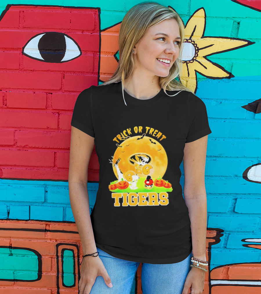 Trick Or Treat Tigers Halloween Peanuts Missouri 2026 T-Shirt